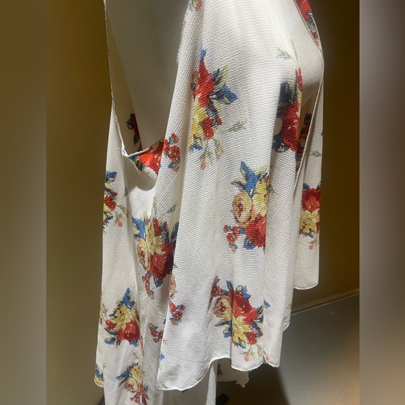 ❄️TAKE 50% OFF LIST PRICE❄️ 🌟HOST PICK🌟 Unbranded floral vest - Picture 4 of 5